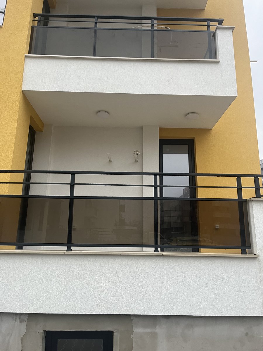 Стъклен парапет тип 3