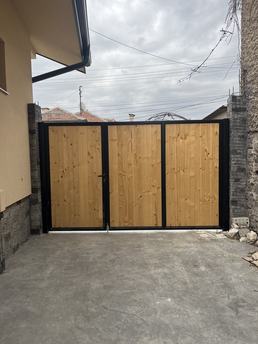 Дървена порта